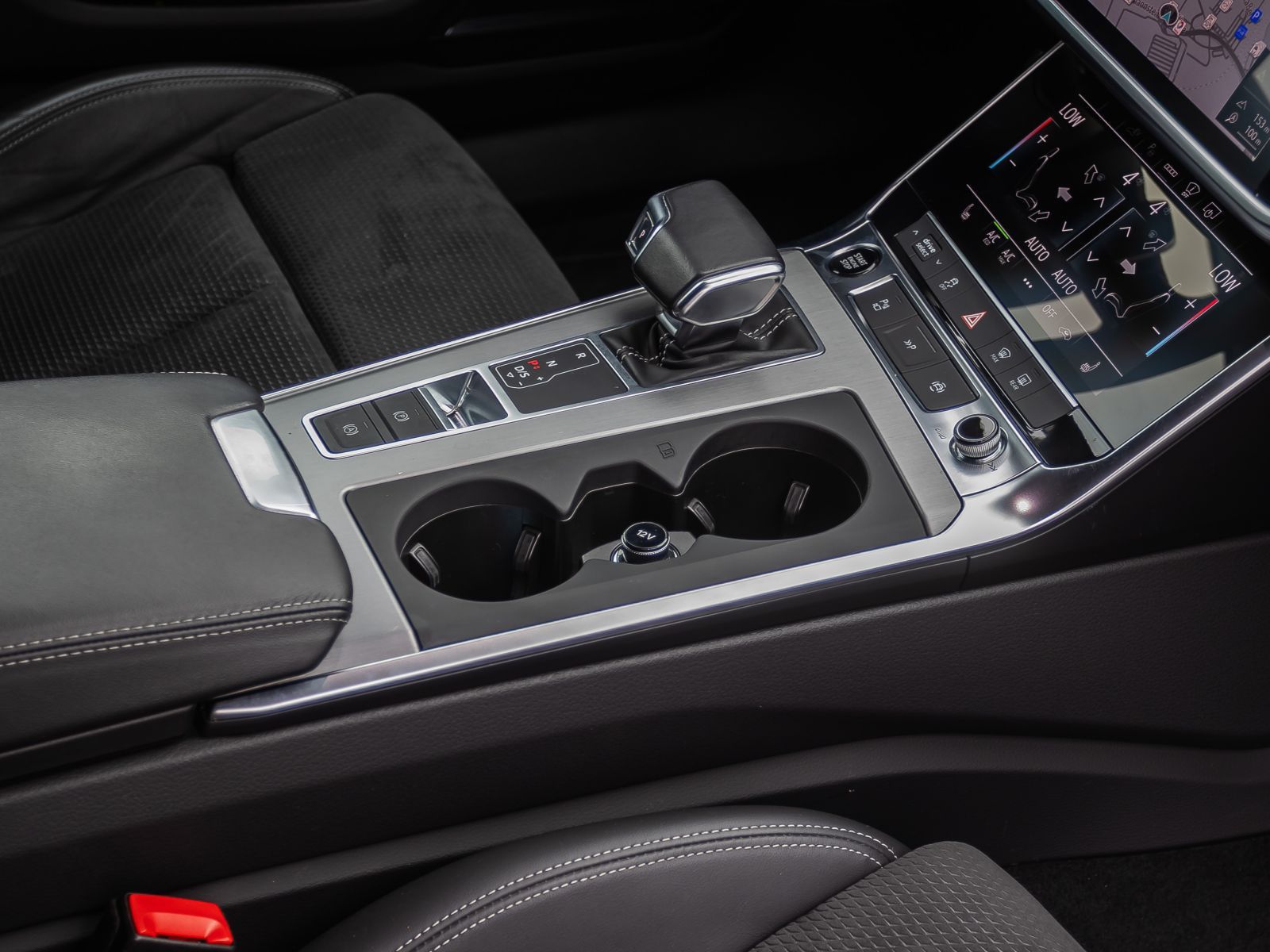 Audi A6 Avant S line 55TFSIe qu Navi Matrix HuD Stand