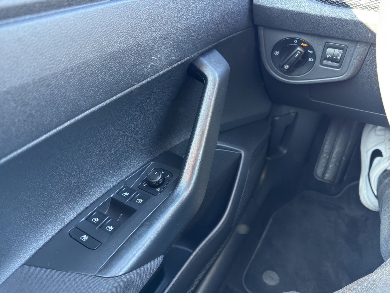 Volkswagen Taigo 1.0TSI DSG - Samsaru's Car Outlet