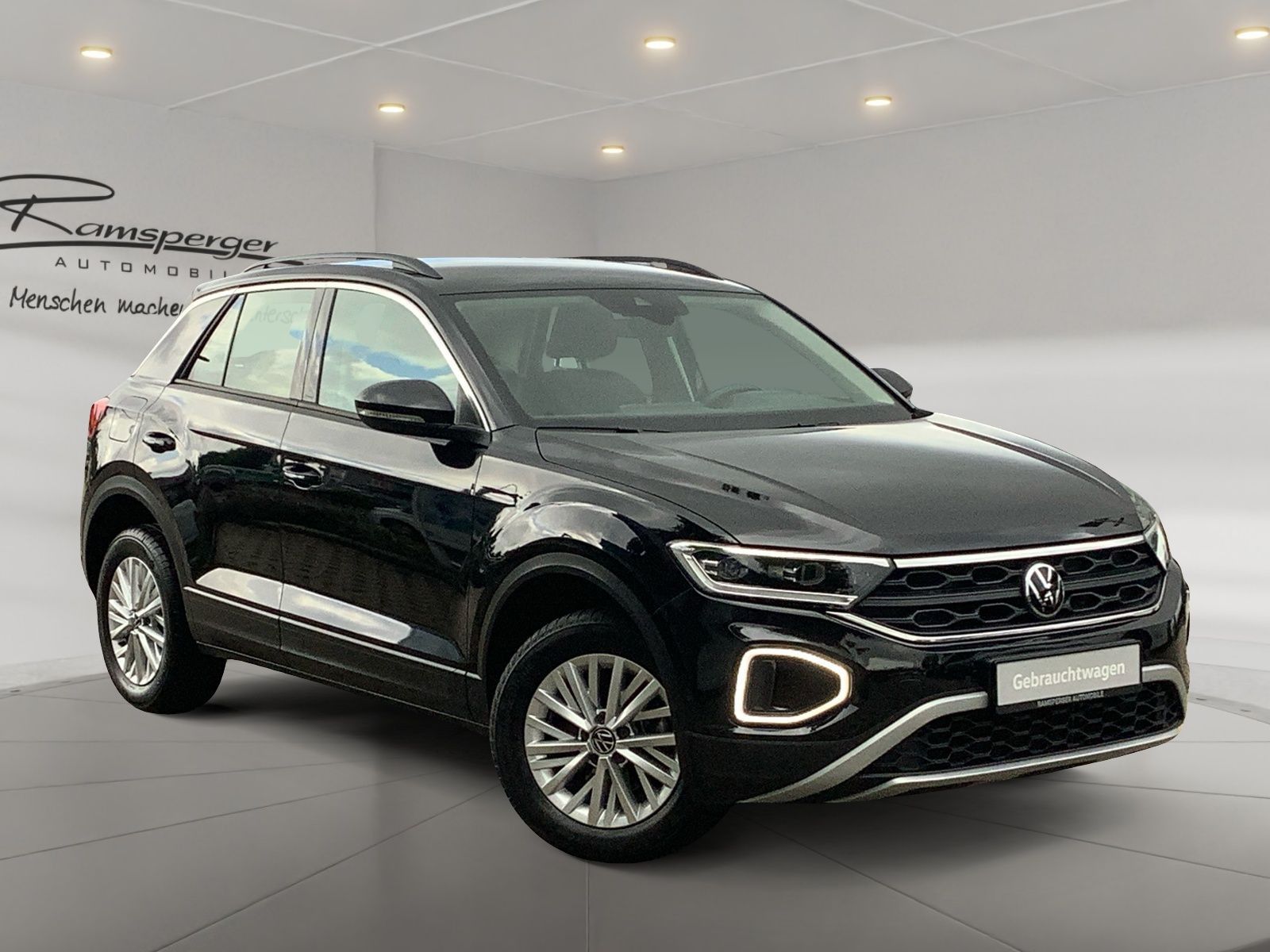 Volkswagen T-Roc 1.5 TSI DSG Life - Samsaru's Car Outlet