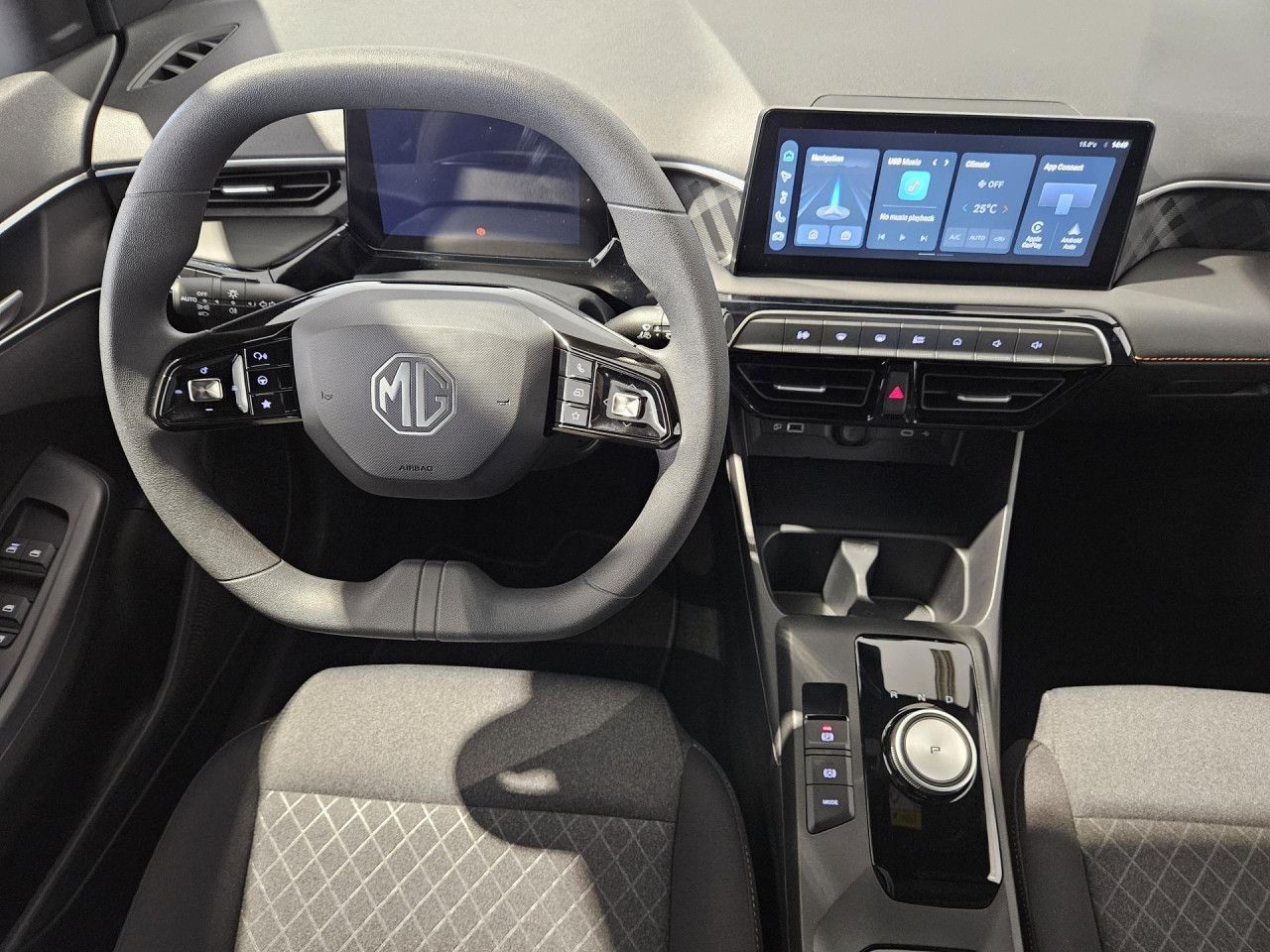 MG3 1.5 Hybrid+ Luxury Bluetooth Navi LED Klima