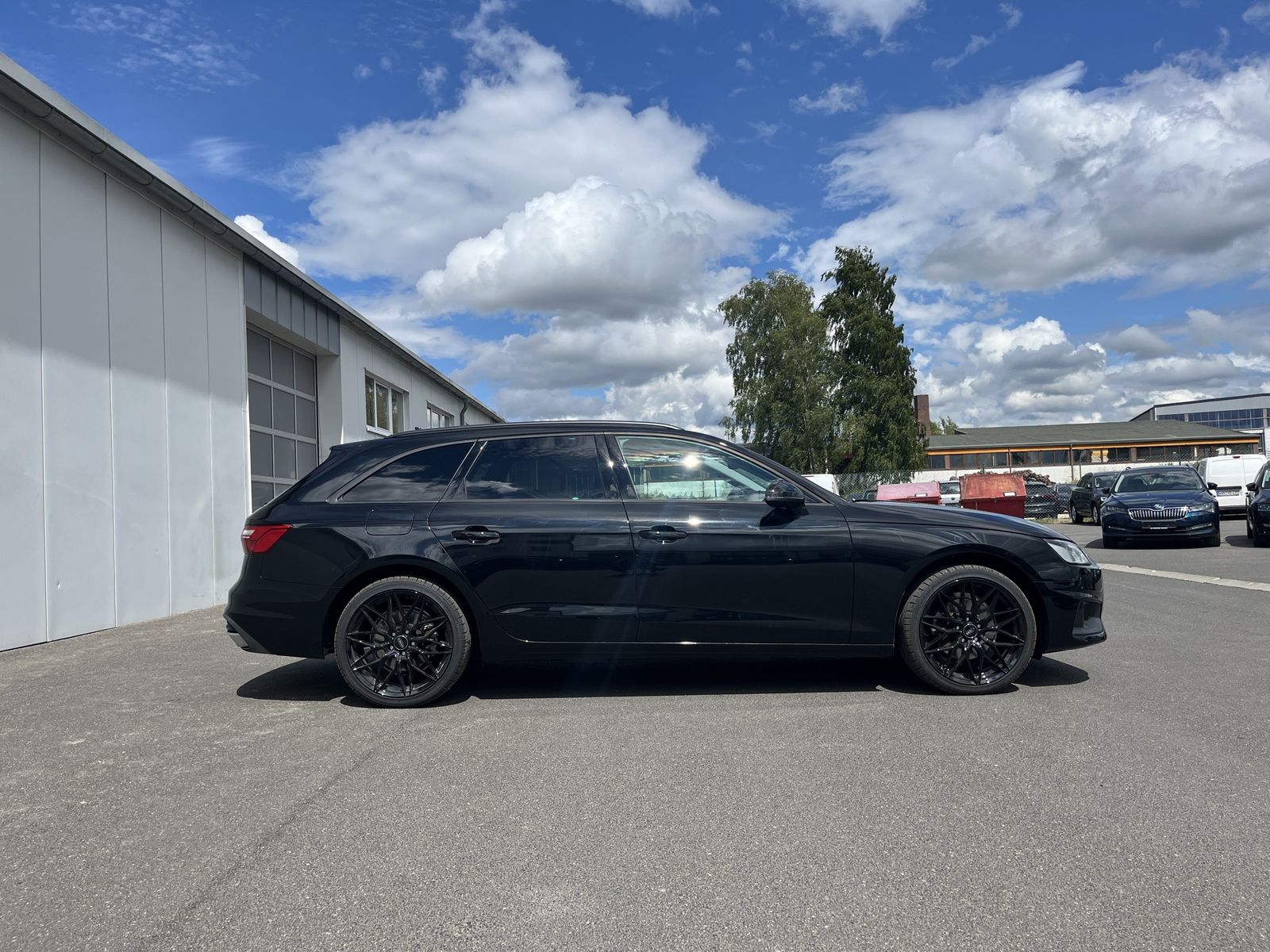 Audi A4 Avant 35 2.0 TFSI S-Line Optik Blackline - Samsaru's Car Outlet