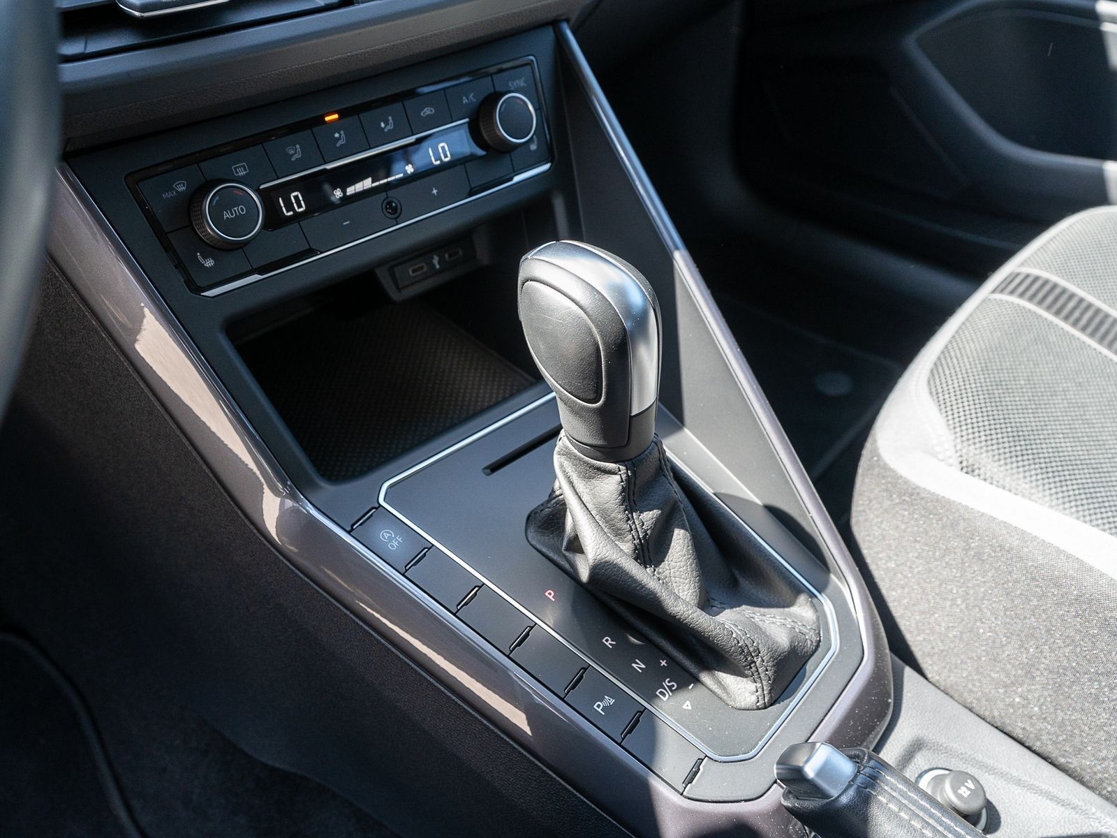 Volkswagen Polo Highline 1,0 TSI DSG - Samsaru's Car Outlet