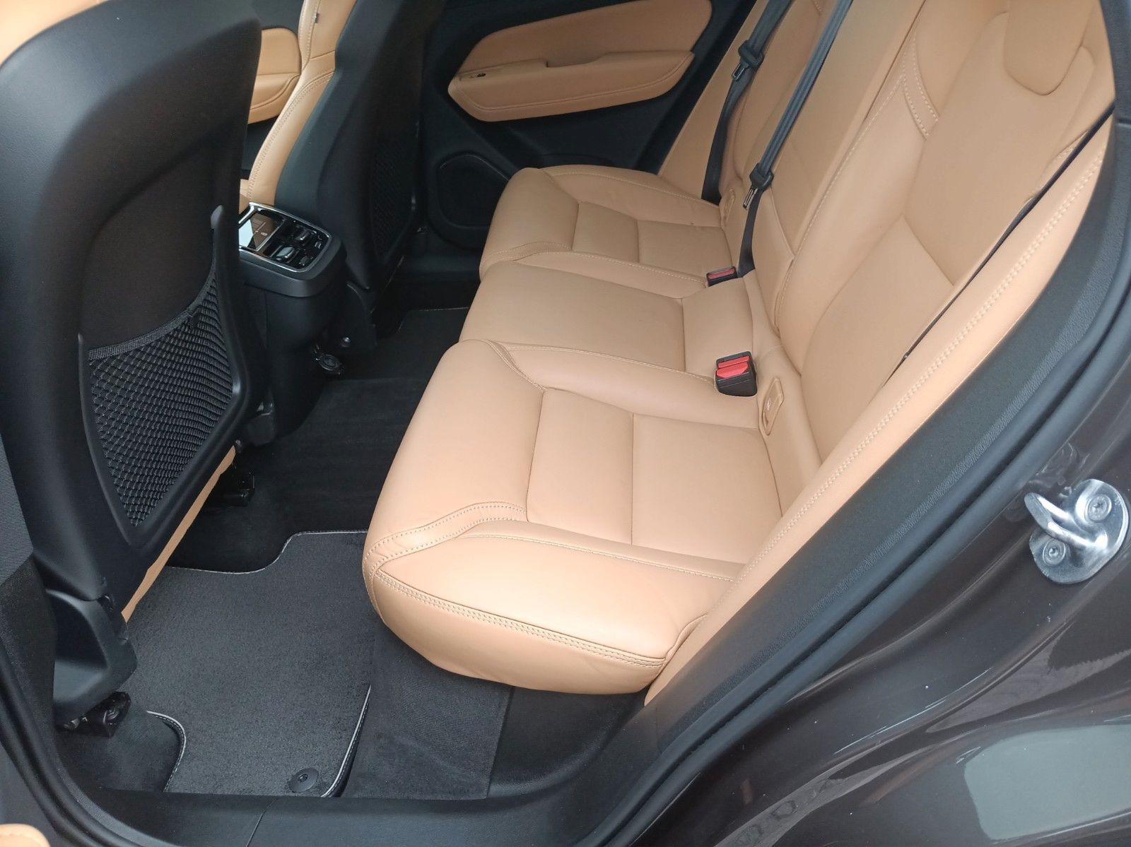 Volvo XC60 B5 AWD Inscription - Samsaru's Car Outlet