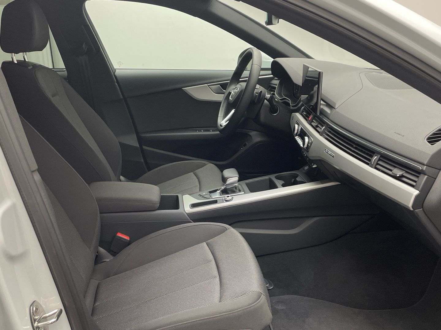Audi A4 Avant S line 45 TFSI quattro - Samsaru's Car Outlet