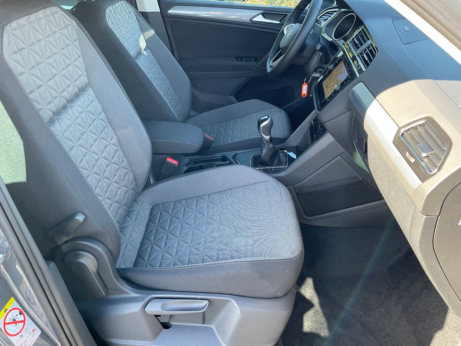 Volkswagen Tiguan Life - Samsaru's Car Outlet