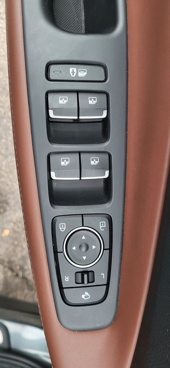 Hyundai Santa Fe 2.2 CRDi Signature 4WD - Samsaru's Car Outlet