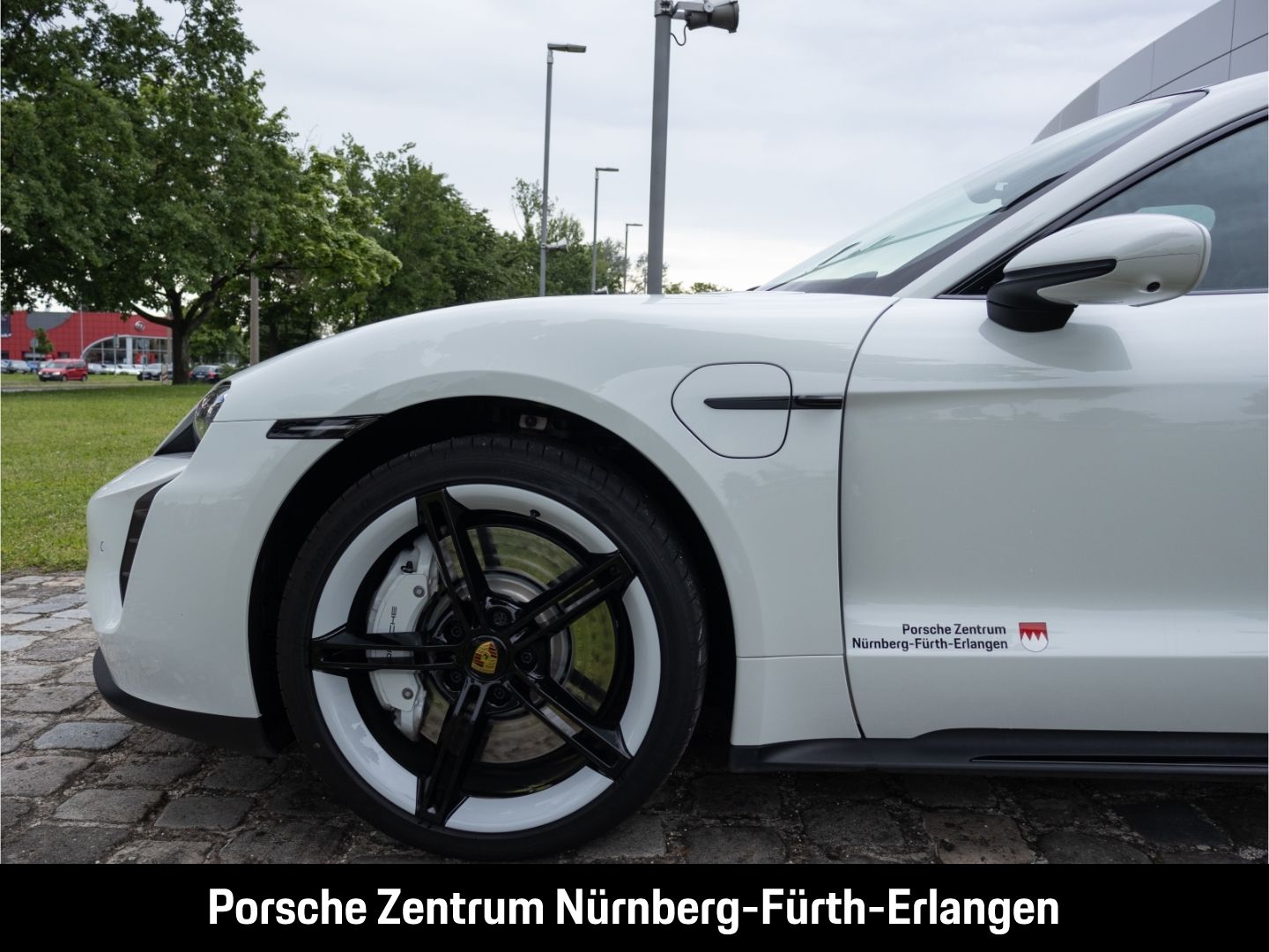 Porsche Taycan GTS PSCB BOSE InnoDrive SurroundView Pano