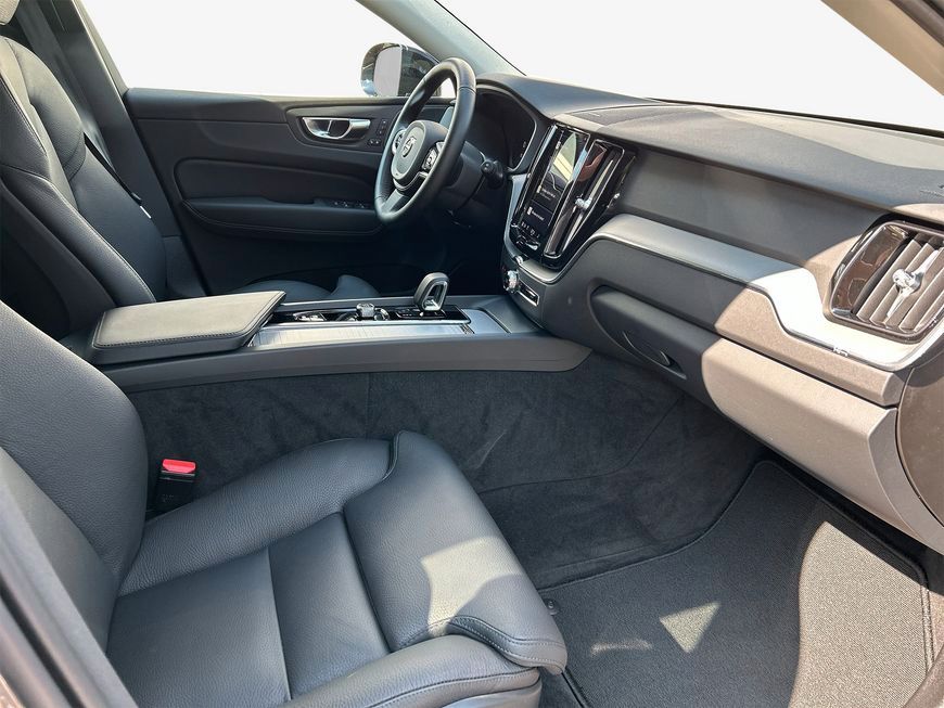 Volvo XC60 B5 B AWD Plus Dark - Samsaru's Car Outlet