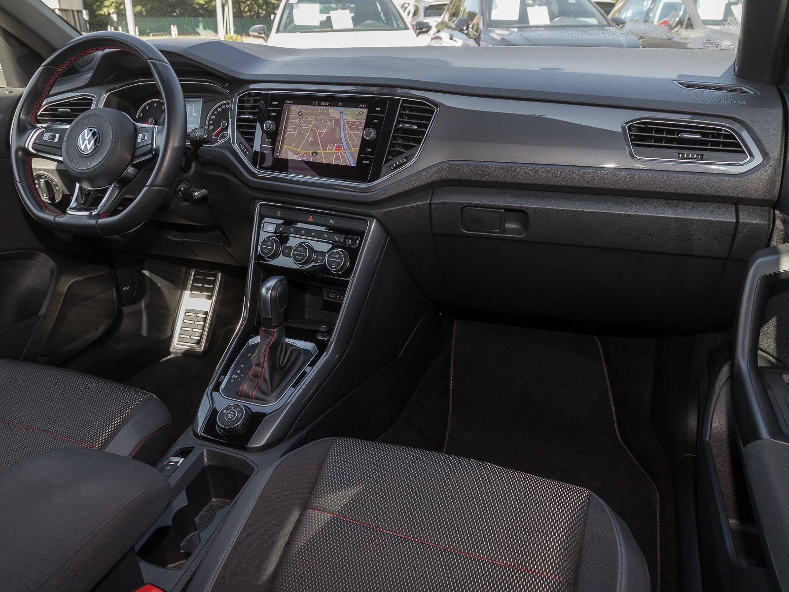 Volkswagen T-Roc 2.0 TSI DSG 4M R-LINE - Samsaru's Car Outlet
