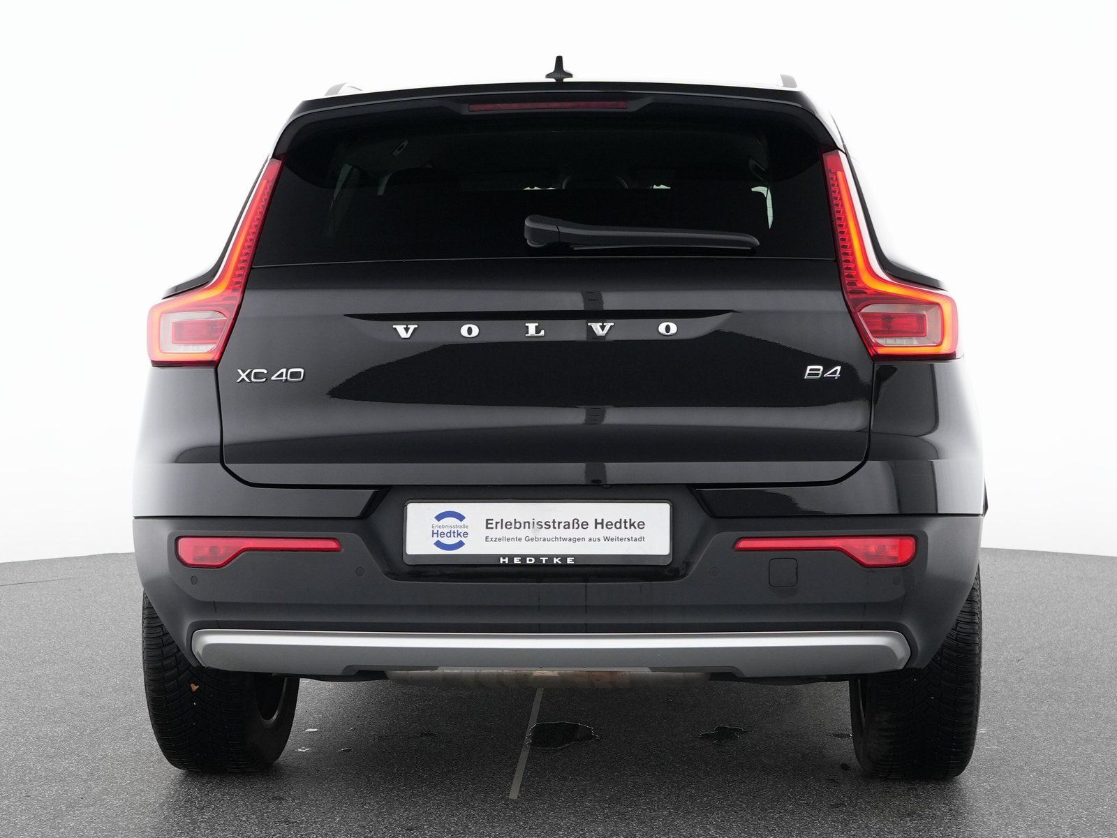 Volvo XC40 B4 Benzin Momentum Pro - Samsaru's Car Outlet