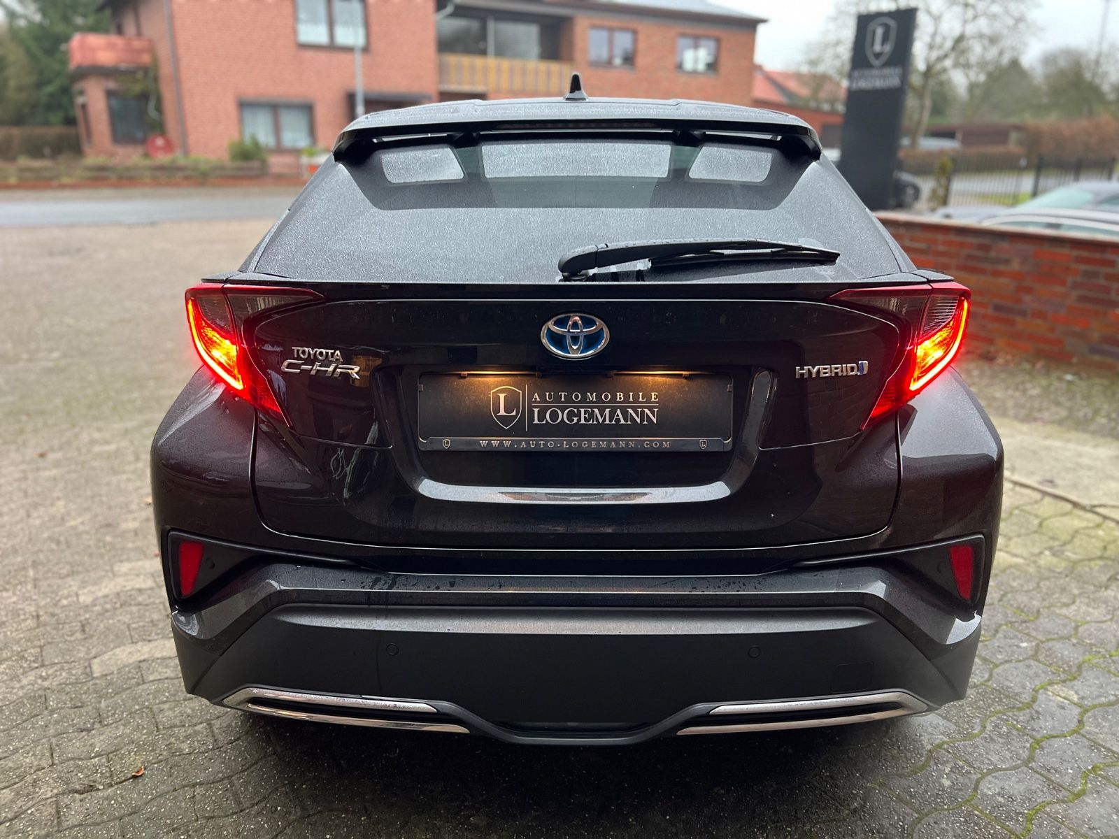 Toyota C-HR 2.0 Hybrid - Samsaru's Car Outlet