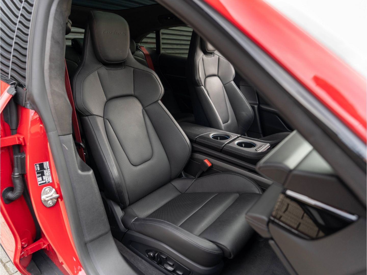 Porsche Taycan Turbo S Cross Turismo Burmester LED-PDLS