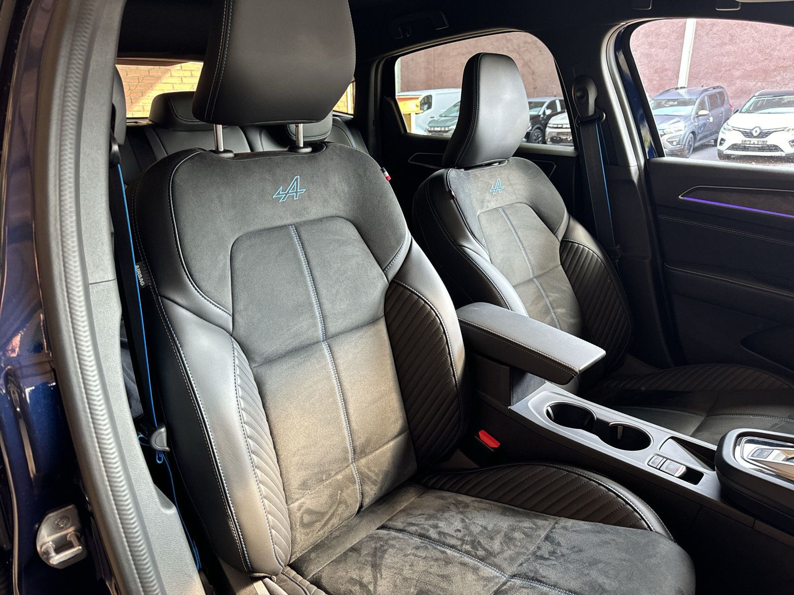 Renault Arkana ESPRIT ALPINE Full Hybrid - Samsaru's Car Outlet