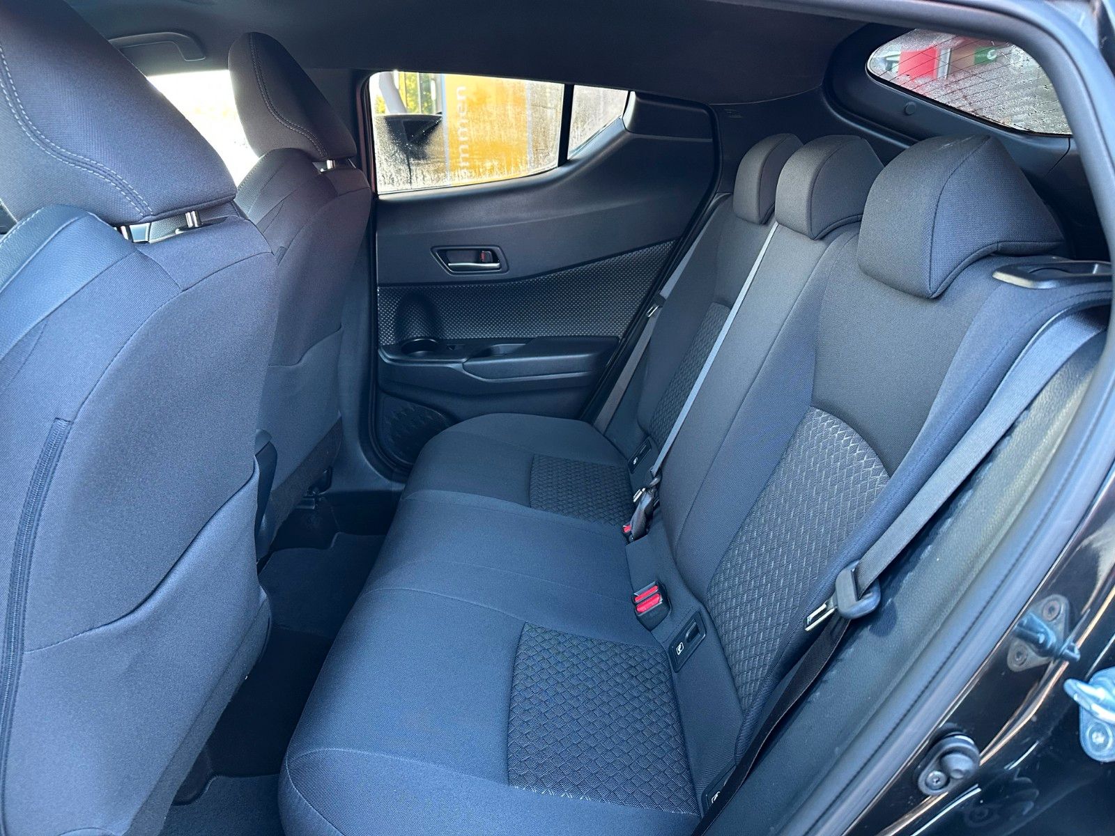 Toyota C-HR 2.0 Hybrid - Samsaru's Car Outlet