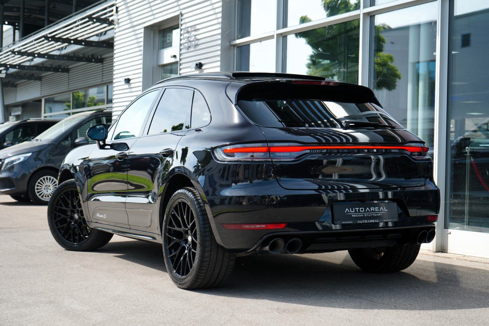 Porsche Macan S - Samsaru's Car Outlet