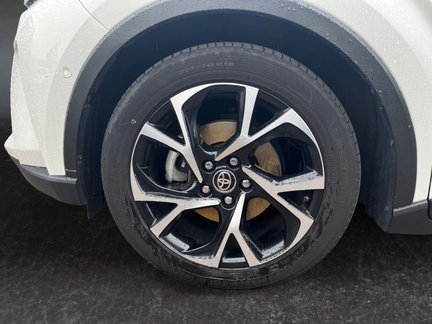 Toyota C-HR 2.0 Hybrid Team - Samsaru's Car Outlet