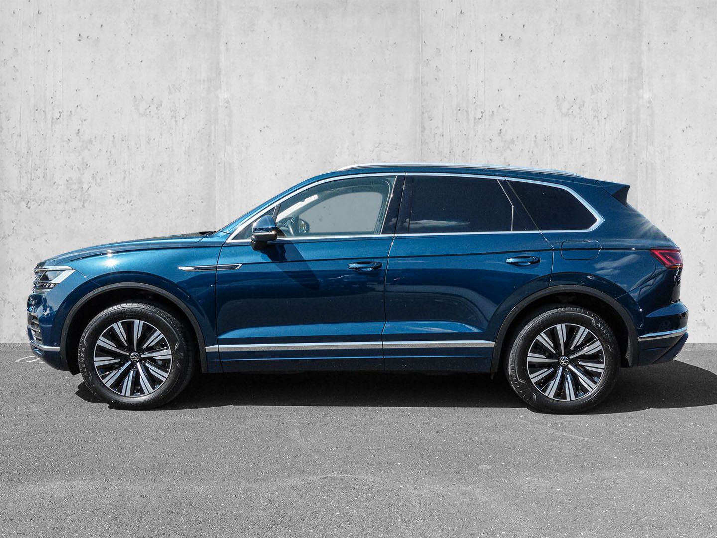 Volkswagen Touareg 3.0 eTSI eHybrid 4Motion - Samsaru's Car Outlet