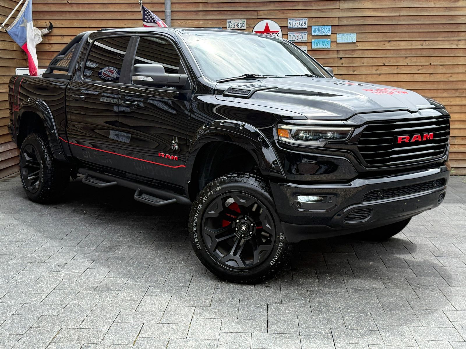 Dodge RAM 1500 6´´ BLACK WIDOW 5.7L 12´´ LED