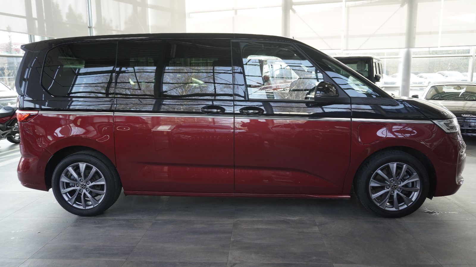 Volkswagen T7 Multivan Style*PANO*AHK*STHZ*H&K*HUD*360*FULL