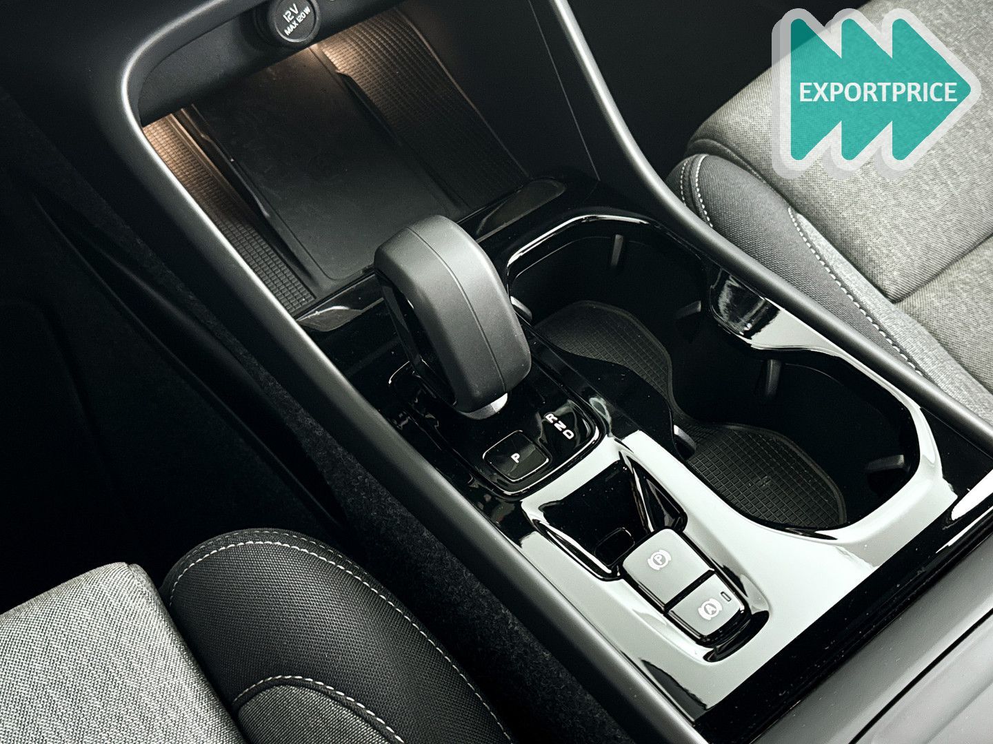 Volvo XC40 B4 Plus Dark | Parkeercamera | Stoel- en St