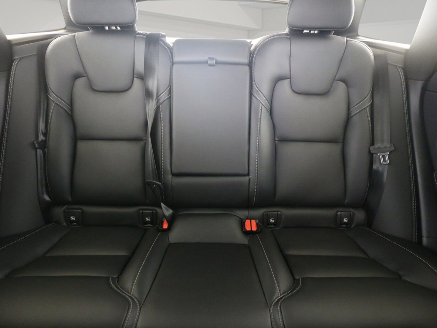 Volvo XC60 T6 Plus Black Edition Plug-In Hybrid AWD - Samsaru's Car Outlet