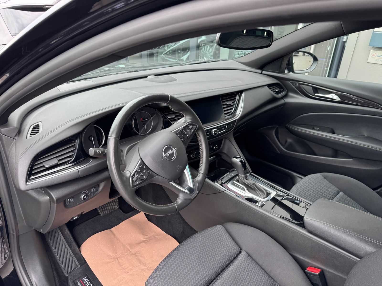 Opel Insignia B Sports Tourer Business - Samsaru's Car Outlet