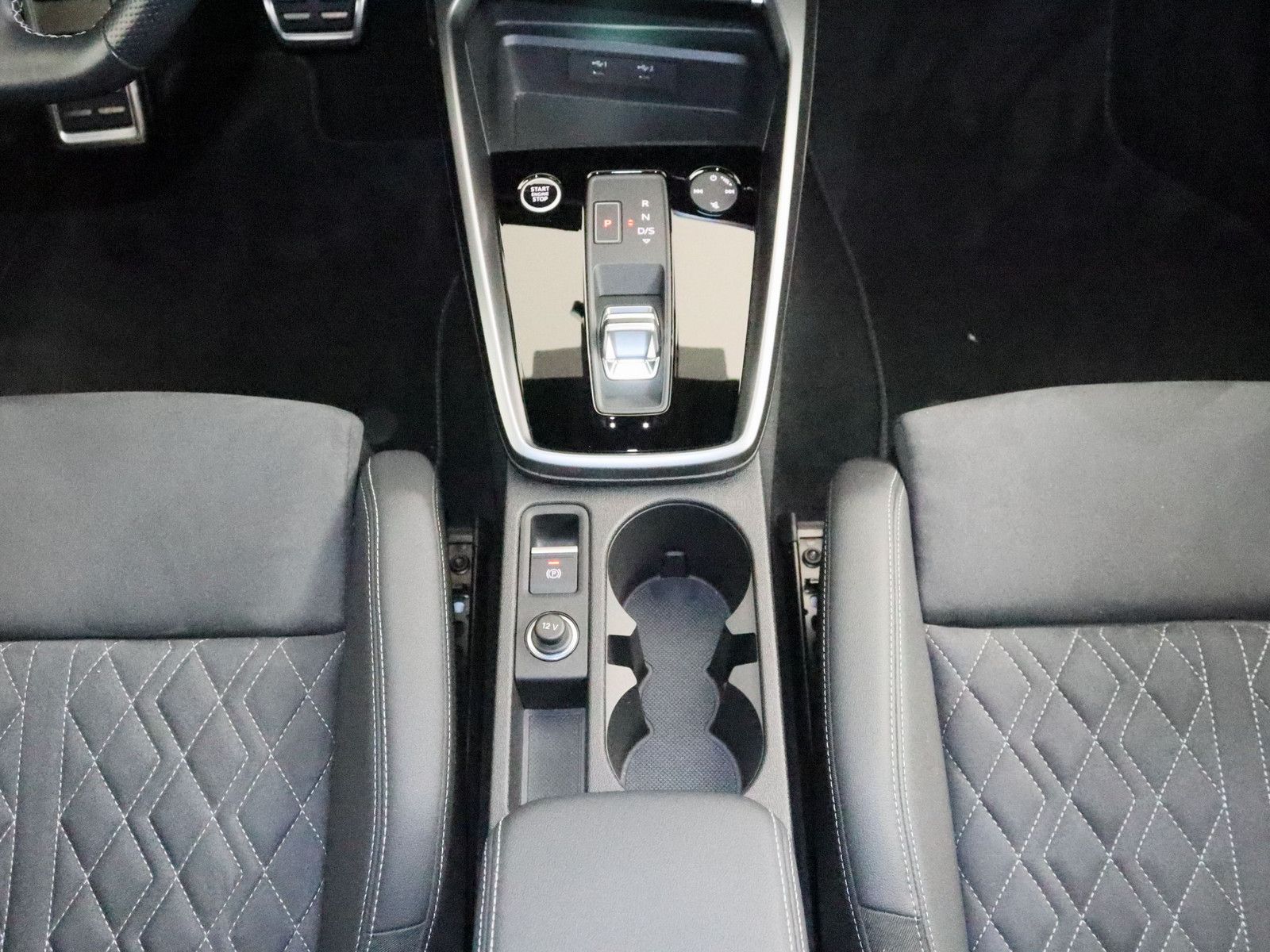 Audi A3 Sportback 45 TFSI e S line - Samsaru's Car Outlet