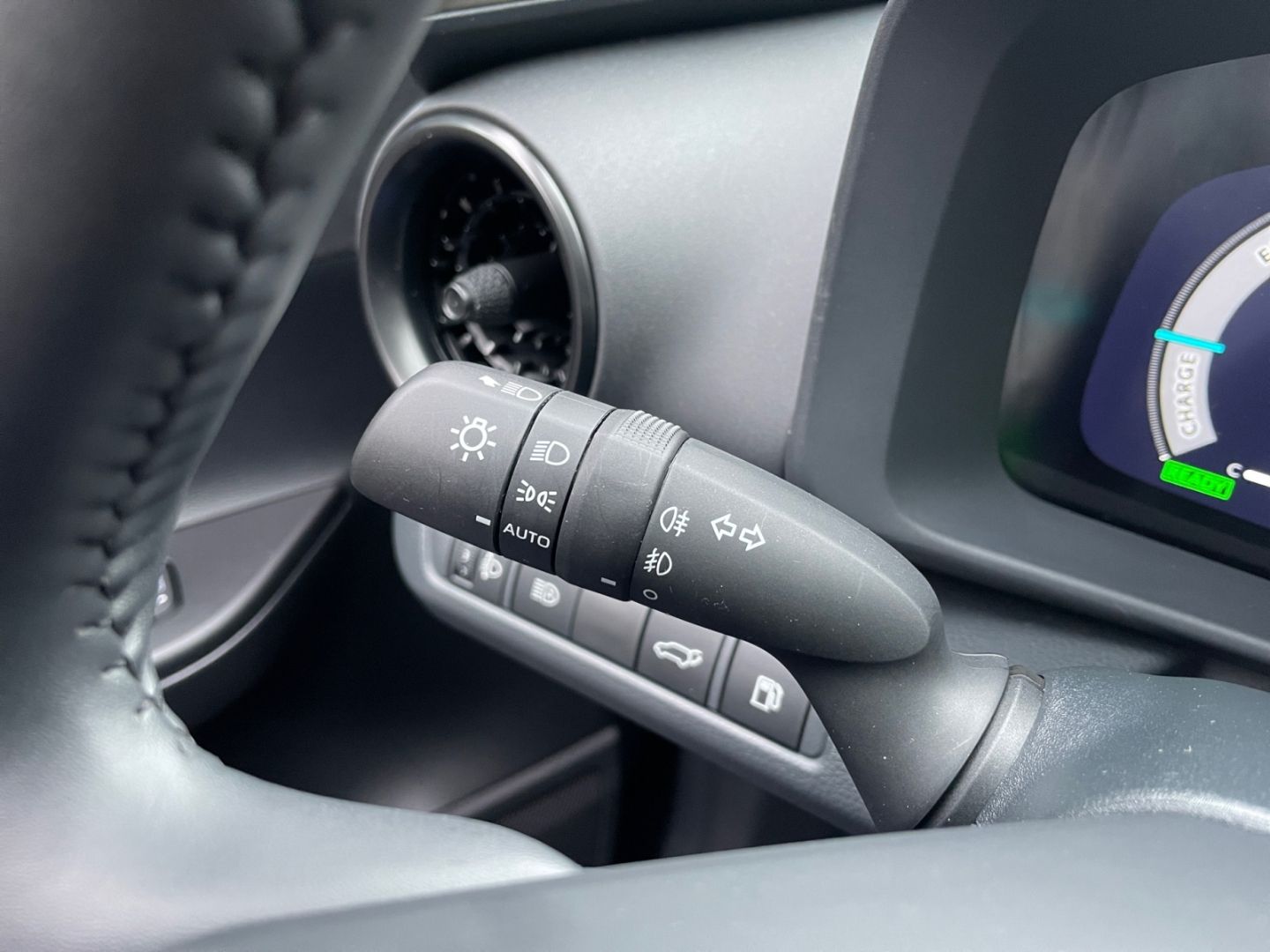 Toyota C-HR 2.0 Hybrid Lounge *LED*JBL*el Sitz*ACC*CAM*