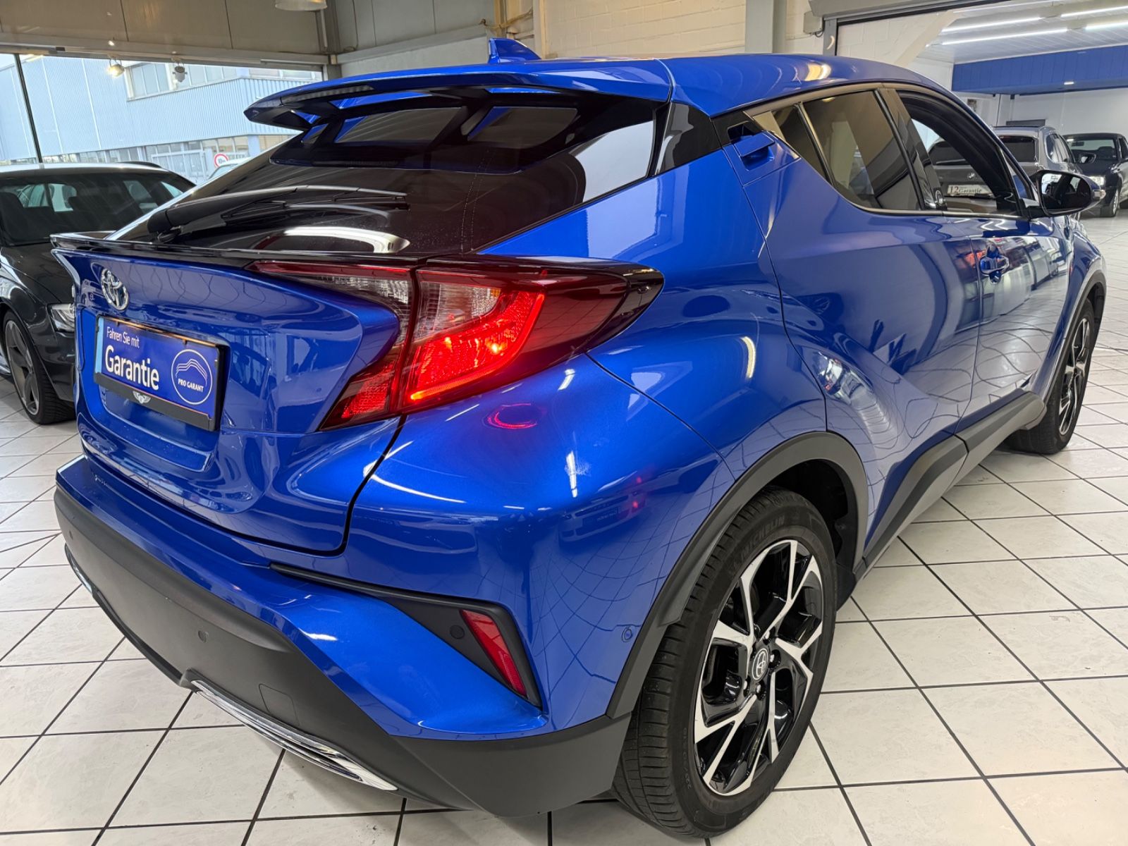 Toyota C-HR Hybrid Team D - Samsaru's Car Outlet