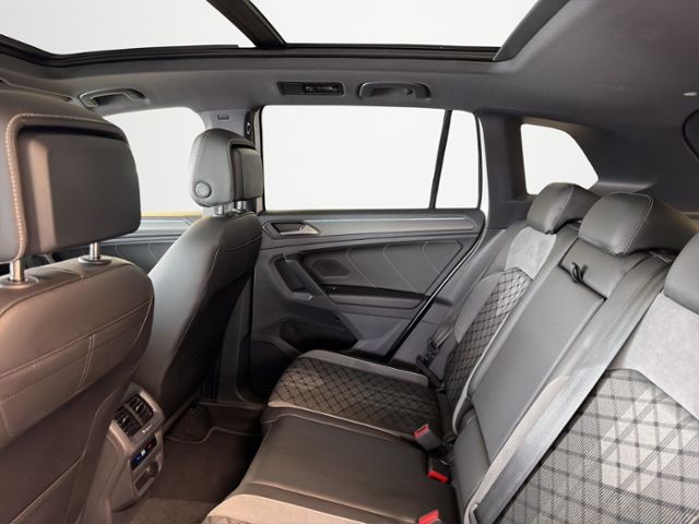 Volkswagen Tiguan 2.0TSI 4M R-Line Matrix/AHK/Pano/HK/20"