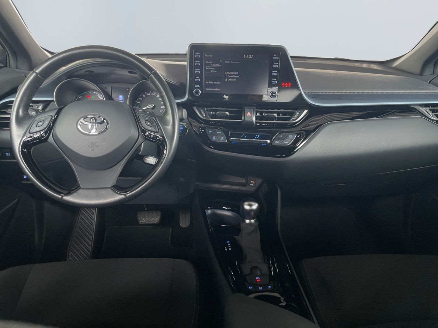 Toyota C-HR 2.0 Hybrid Team - Samsaru's Car Outlet