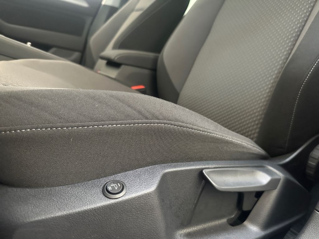 Volkswagen Passat AUTOMATIK - Samsaru's Car Outlet