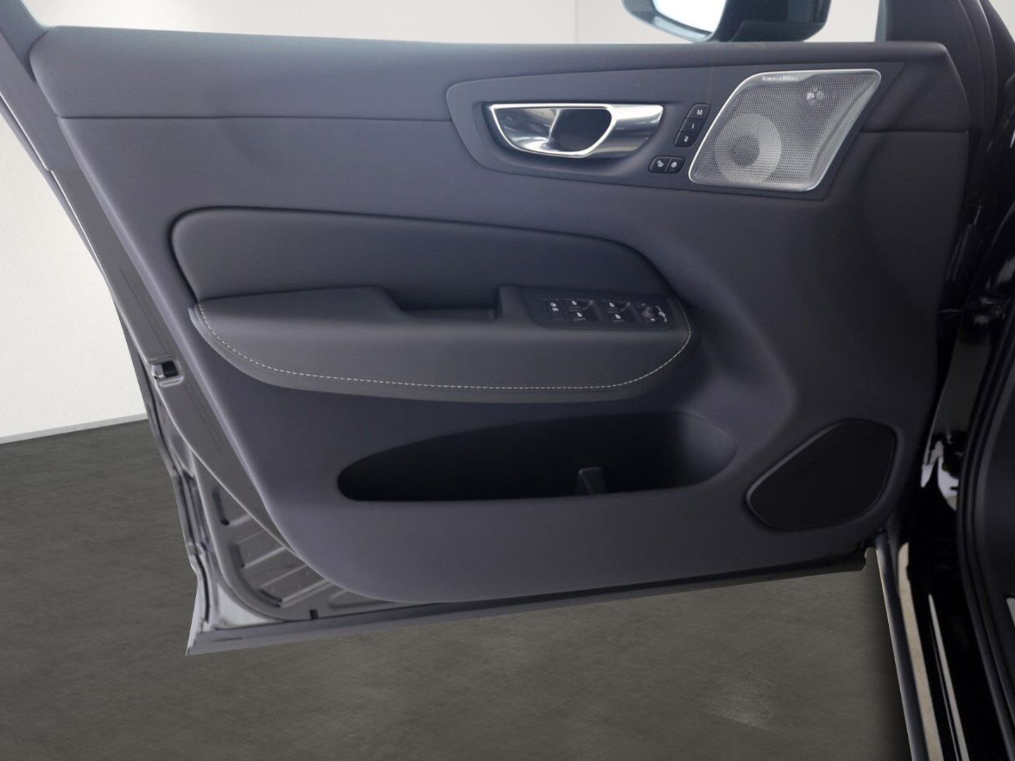 Volvo XC60 T6 Ultra Dark Recharge Plug-In Hybrid AWD - Samsaru's Car Outlet