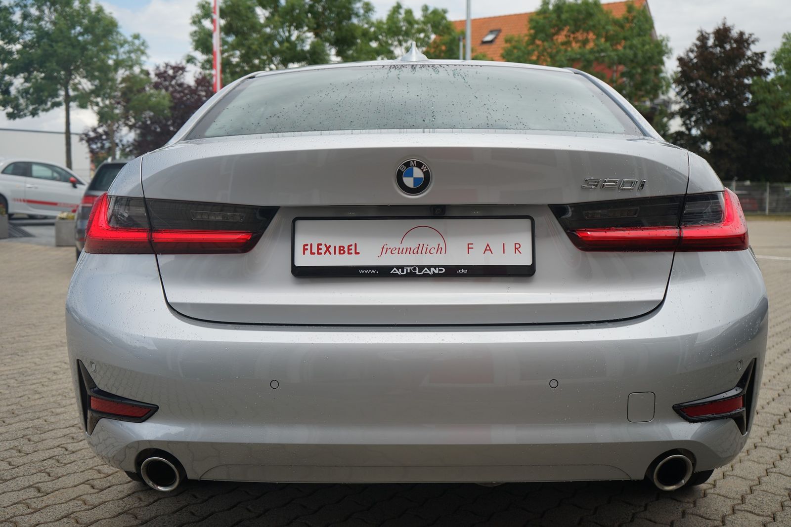 BMW 320i Advantage - Samsaru's Car Outlet