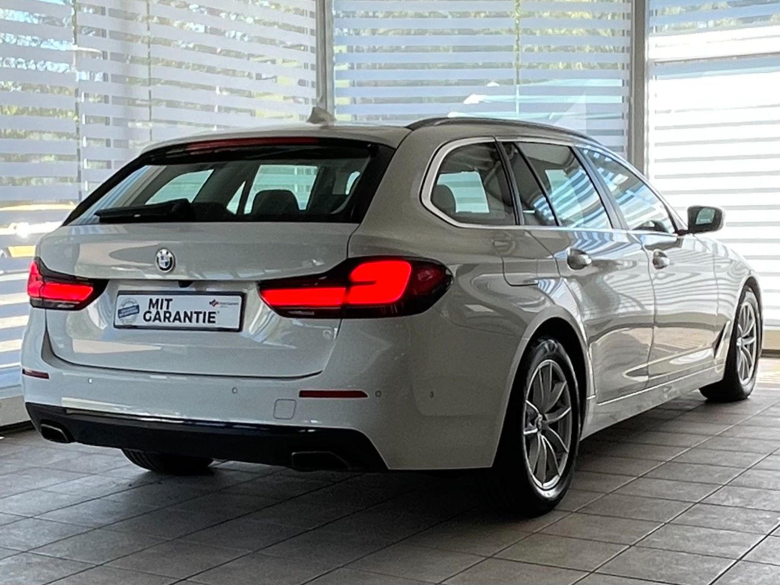 BMW 530d xD LASER HUD 360° AHK 4xKlima DA+ Komf.Zug.