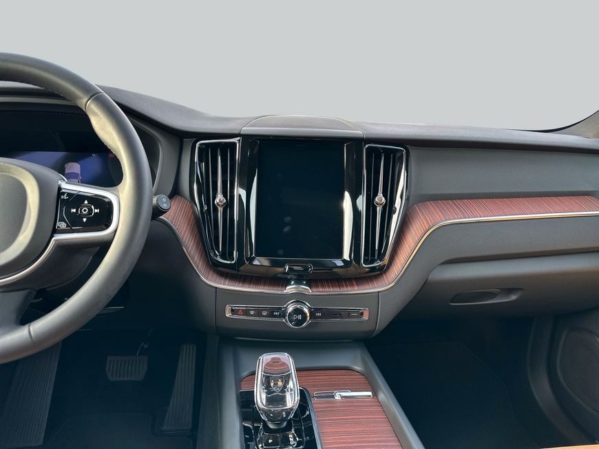 Volvo XC60 B5 B AWD Plus Dark