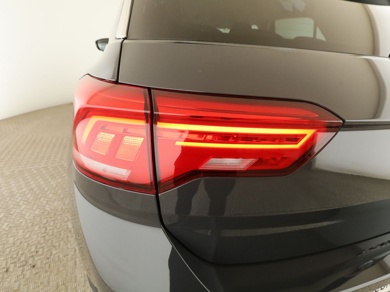 Volkswagen T-Roc 1.5 TSI Style - Samsaru's Car Outlet