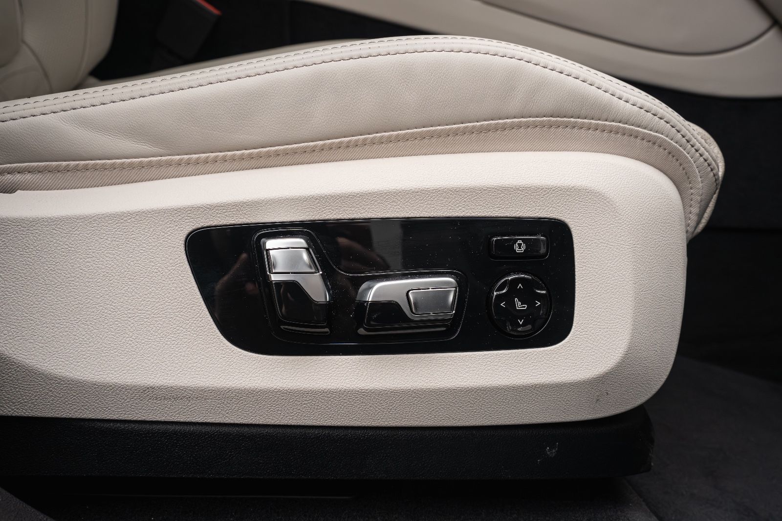 BMW X6 40d M SPORT PRO.LUFTFEDER.SOFTCL.PANO.AHK.22"