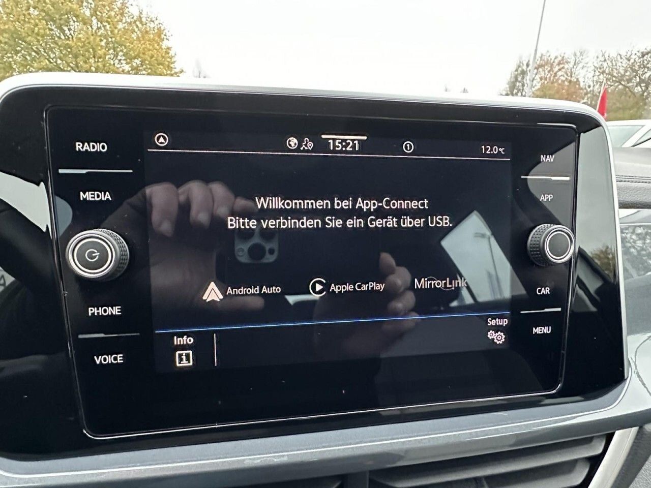Volkswagen T-Roc 1.5 TSI Style - Samsaru's Car Outlet