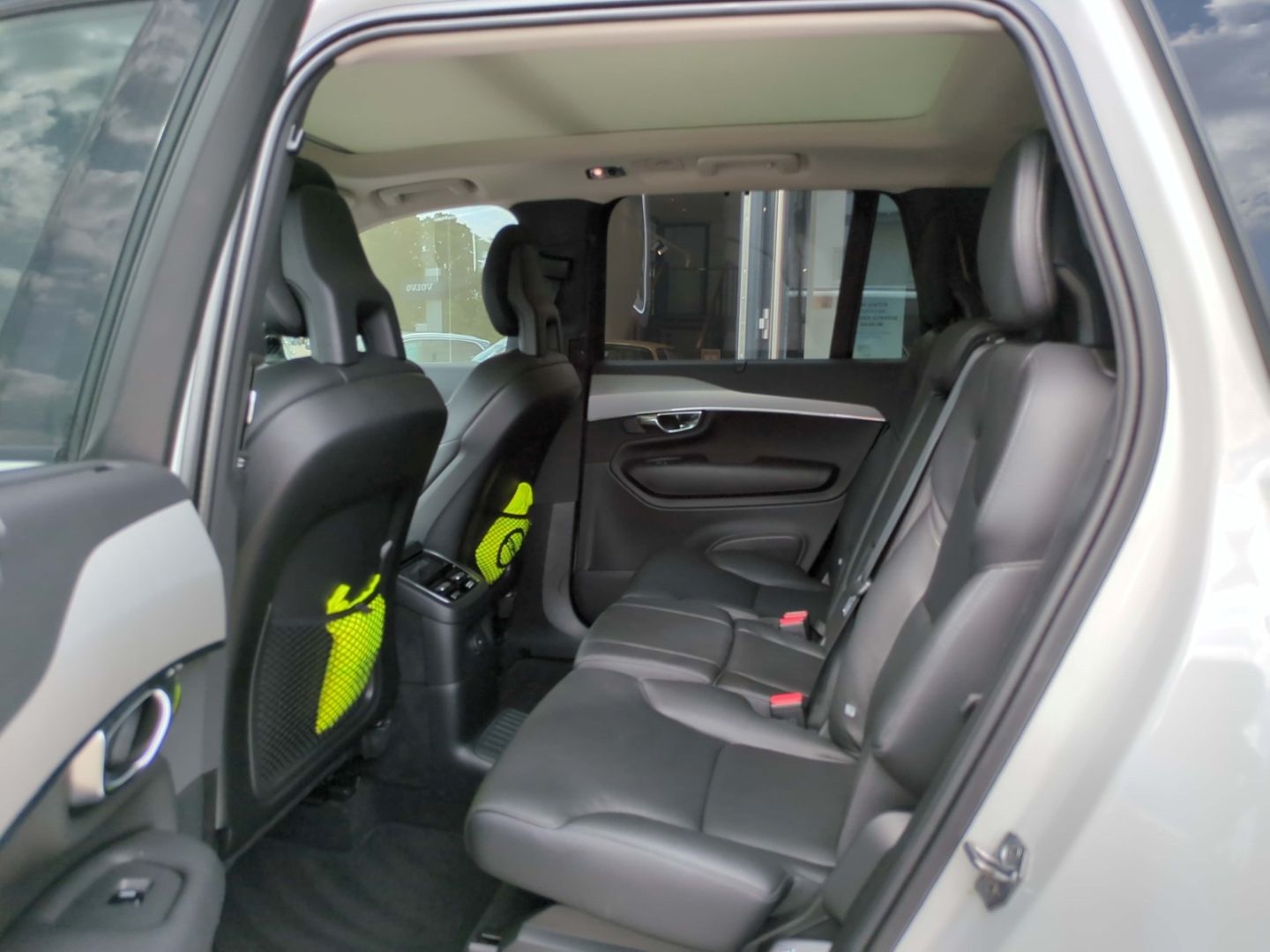 Volvo XC90 R Design Expression Recharge Plug-In Hybrid - Samsaru's Car Outlet