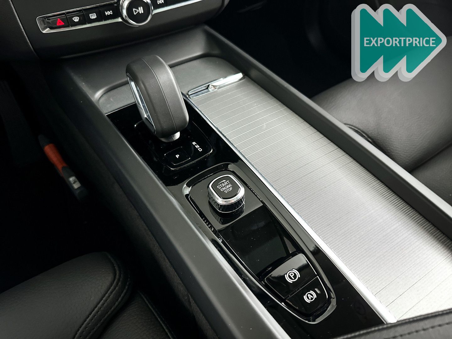 Volvo XC60 T6 Plug-in hybrid AWD Plus Dark | panorama