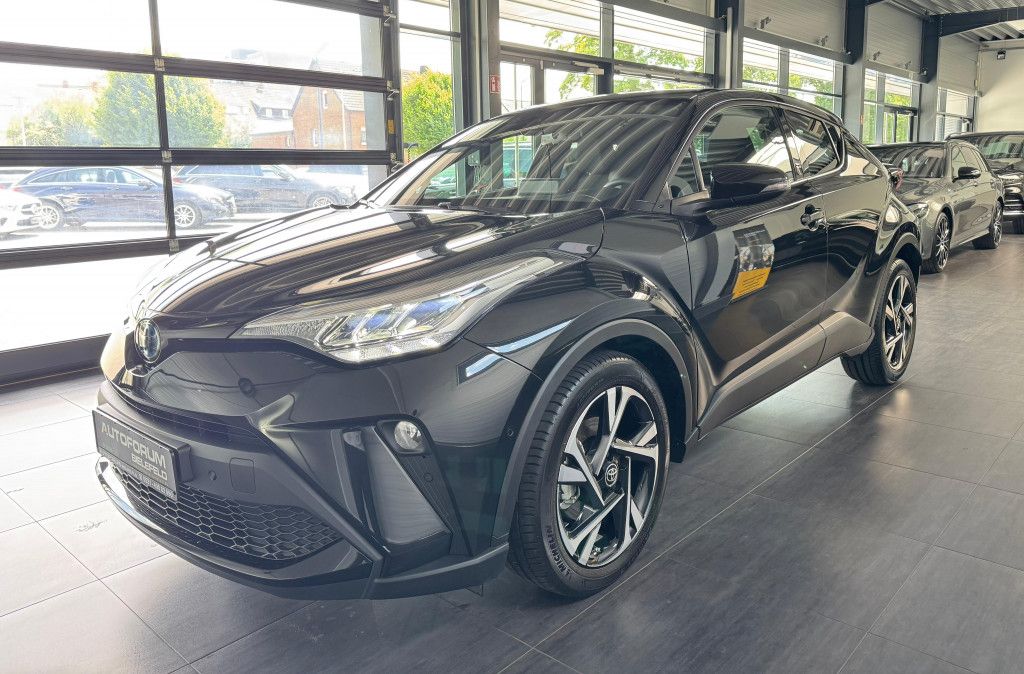 Toyota C-HR 1.8 Hybrid Team - Samsaru's Car Outlet