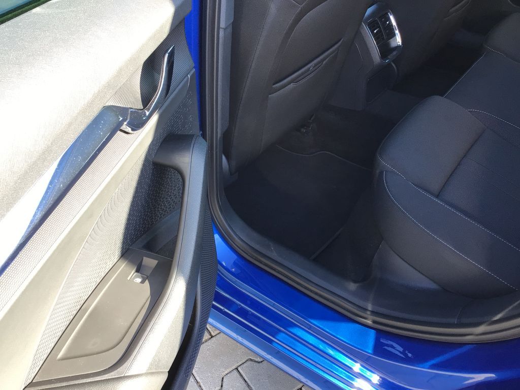 Skoda Octavia Combi 1.5 TSI Sportline - Samsaru's Car Outlet