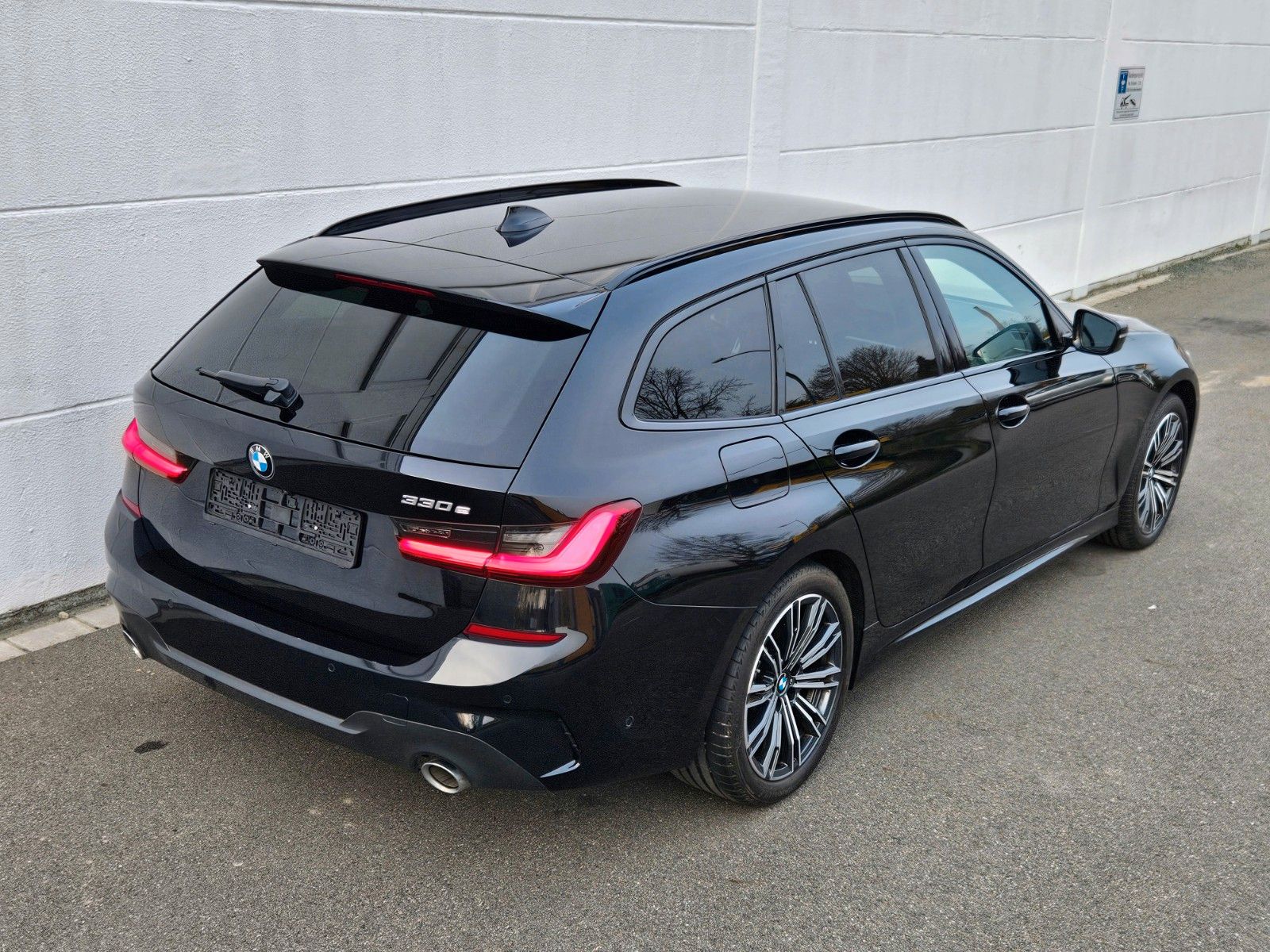 BMW 330e*LCProf*M-SPORT*HUD*ACC*PARKASS+*KEYLESS GO