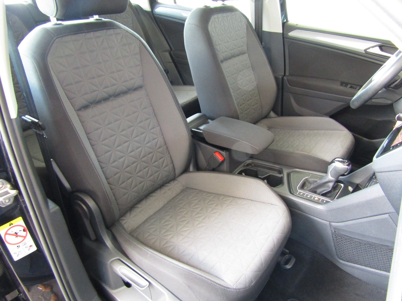 Volkswagen Tiguan 1.4 TSI Life eHybrid Plug-in - Samsaru's Car Outlet