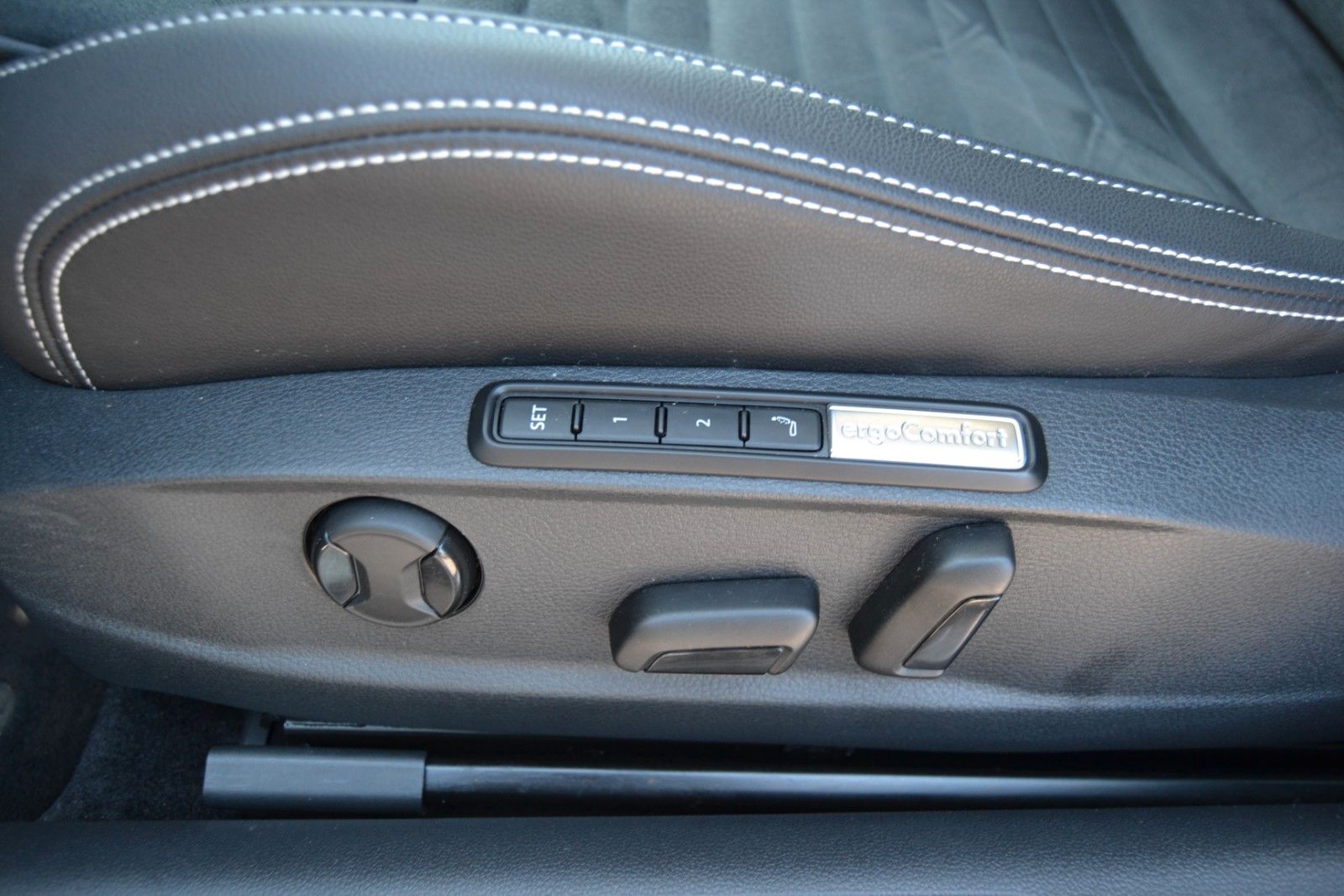 Volkswagen Passat TDI 200 PS AHK Matrix ab 5,49% Finz!