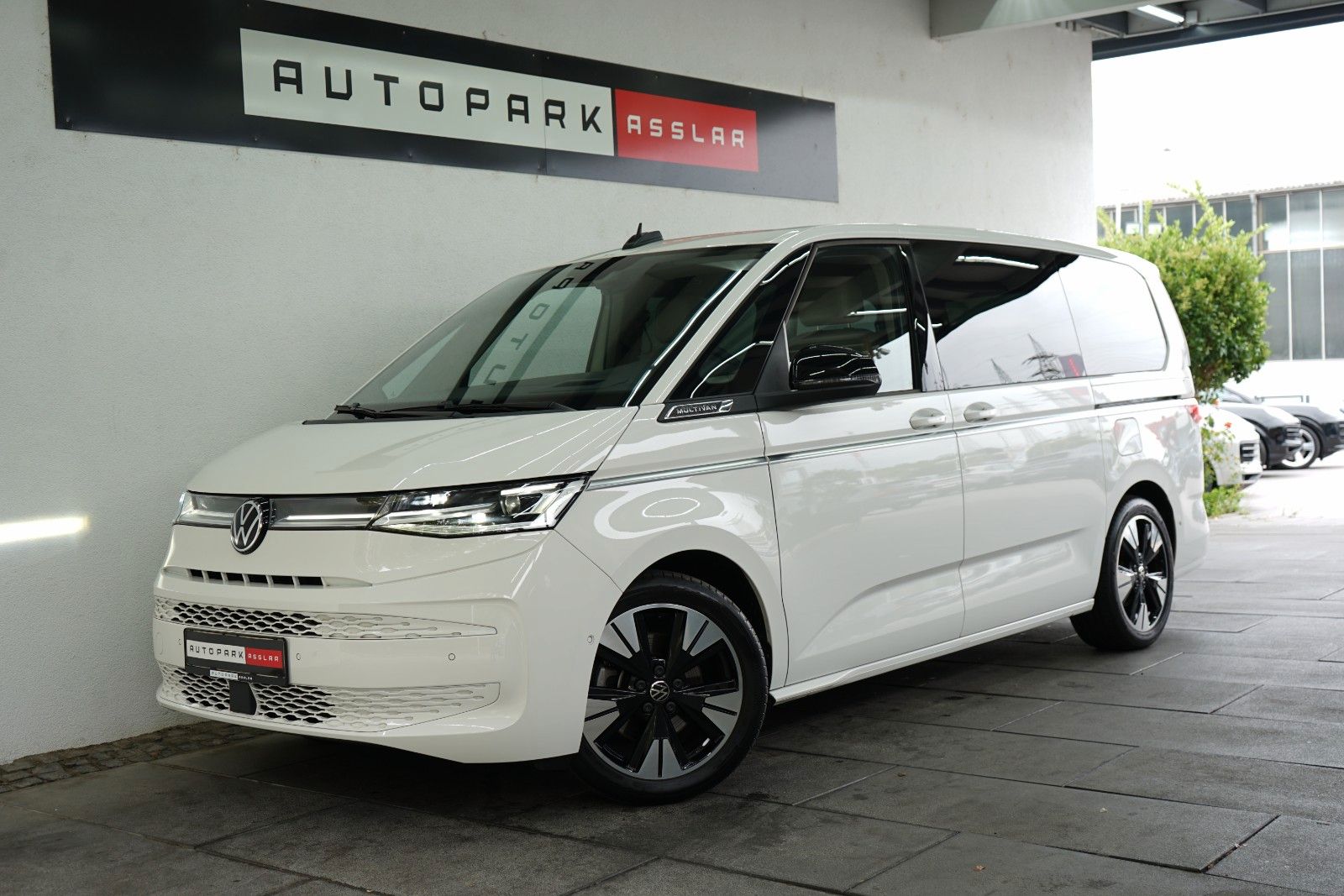 Volkswagen T7 Multivan Lang 2.0 TSI Style/Leder/Mega-Spec!