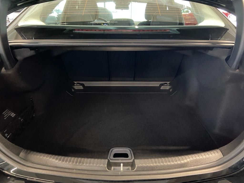 Mercedes-Benz C 180 - Samsaru's Car Outlet