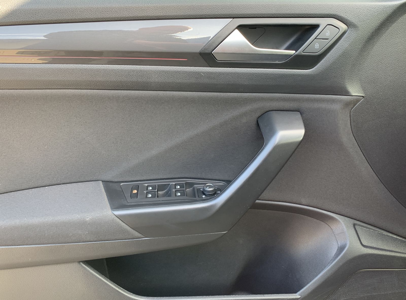 Volkswagen T-Roc 1.5 TSI Sport - Samsaru's Car Outlet