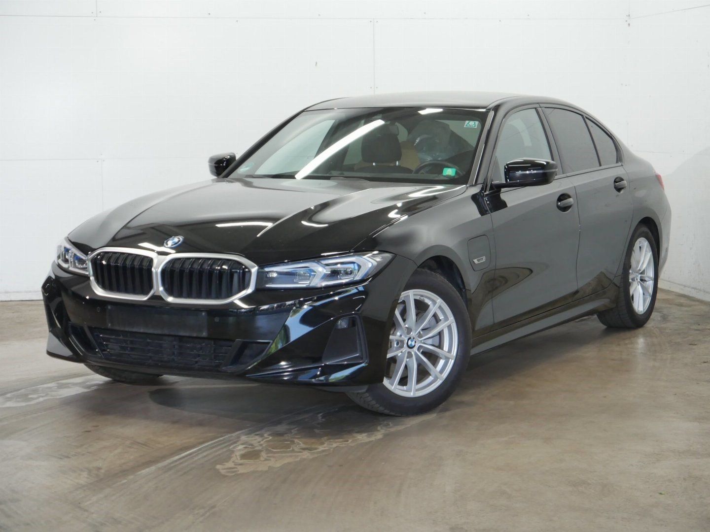 BMW 330e Limousine - Samsaru's Car Outlet
